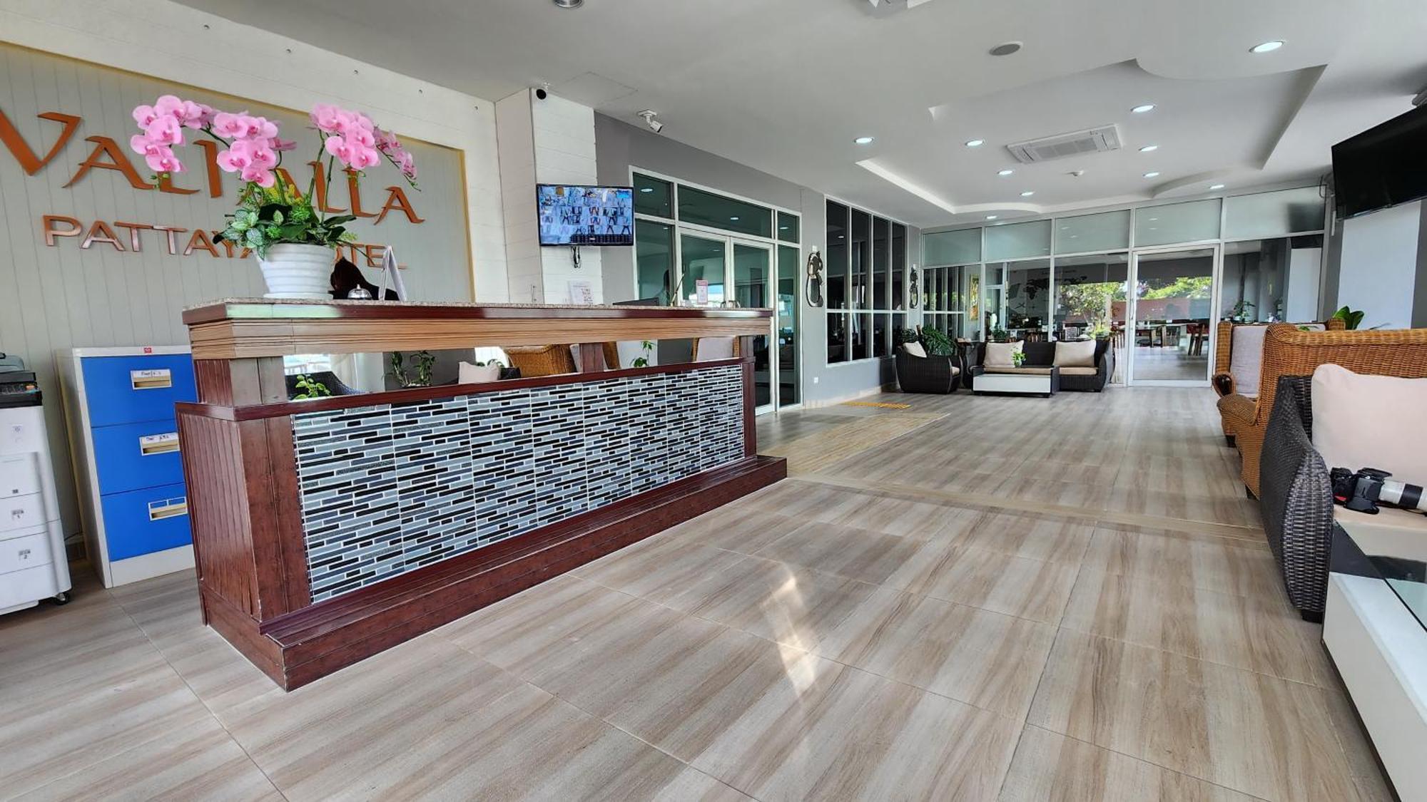 Valhalla Pattaya Hotel Джомтиен Бийч Екстериор снимка