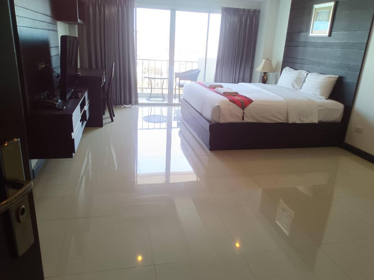 Valhalla Pattaya Hotel Джомтиен Бийч Екстериор снимка